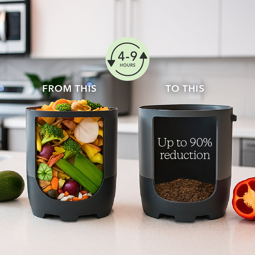 Une personne déverse ses restes dans son seau FoodCycler Eco 3